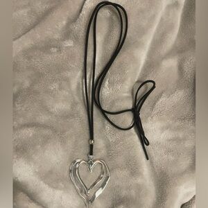 Collar de corazón se puede usar largo amarrar atrás o de lado y estilo choker